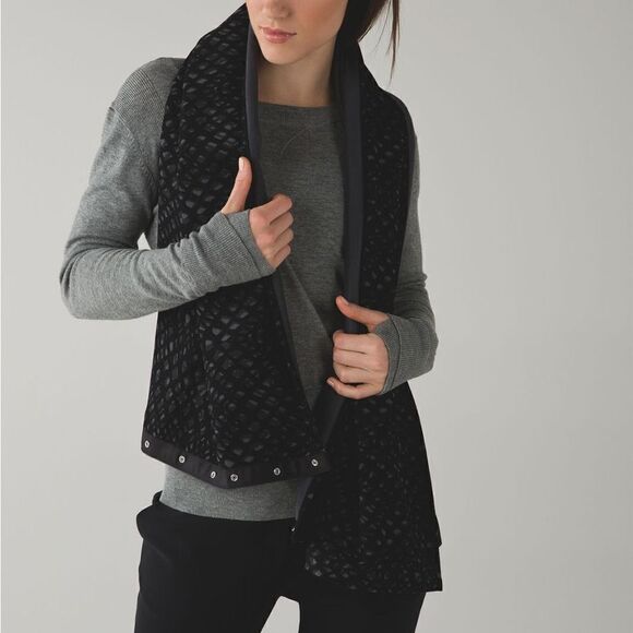Lululemon Vinyasa Scarf *Fleece Simply Lace Play Dark Slate Black / Dark Slate - Picture 4 of 11